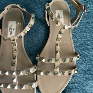 Valentino Garavani Rockstud jelly flat gladiator sandals - size 38